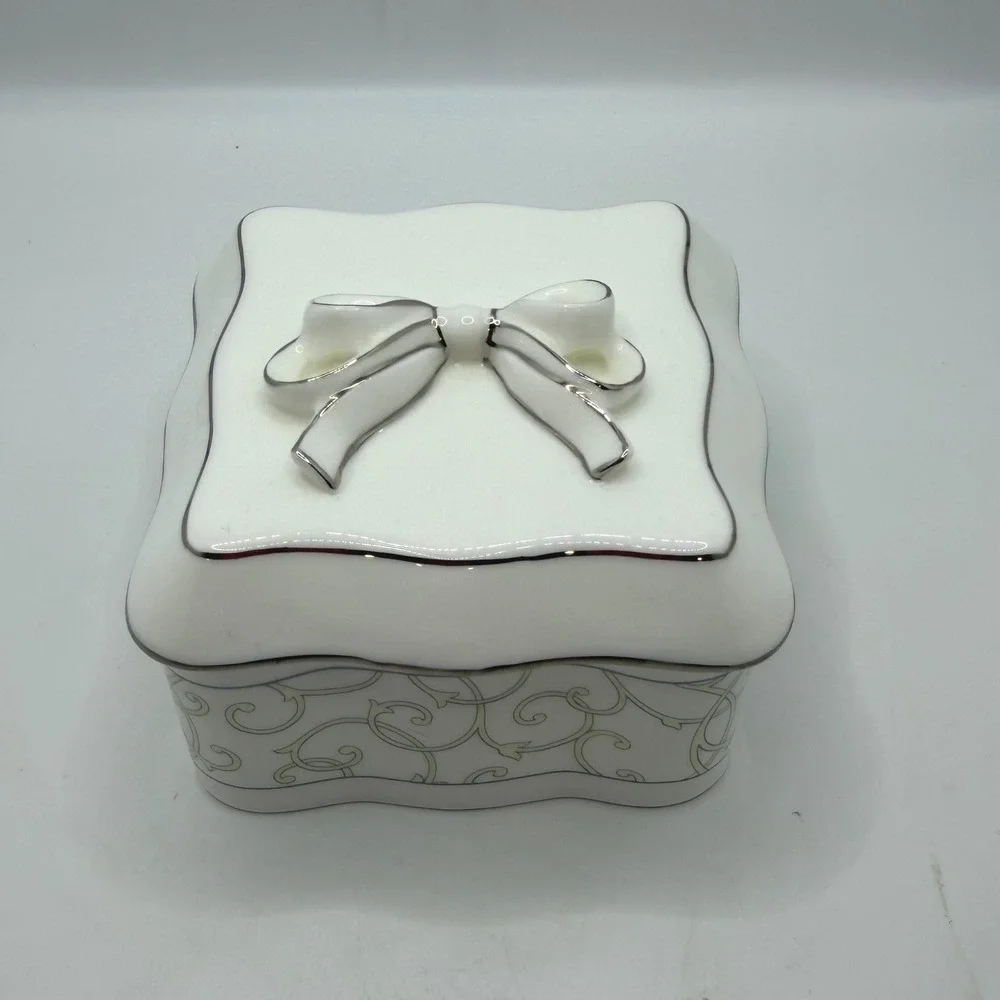 Wedgwood Celestial Platinum Bone China Trinket Ring Bearer Wedding Ring Holder‎